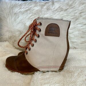 Sorel Lexie wedge bootie